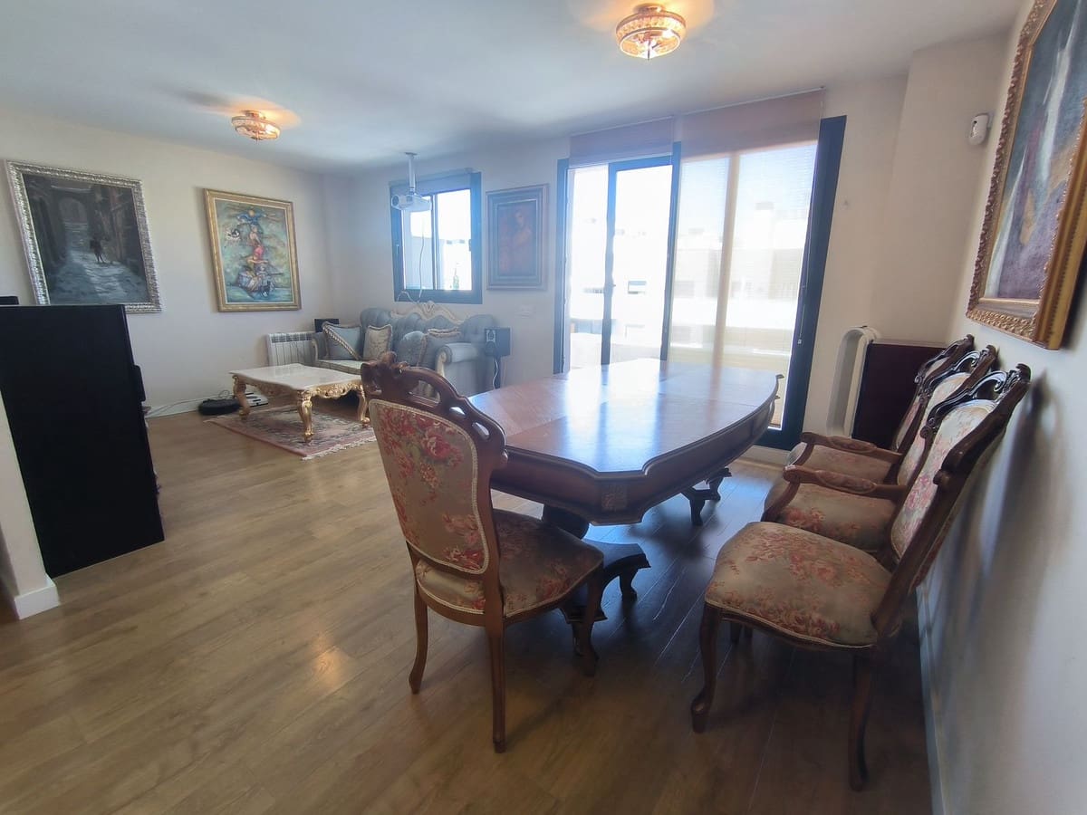 3 bedroom Penthouse for sale in Estepona with pool garage - € 700,000 (Ref: 9539918)