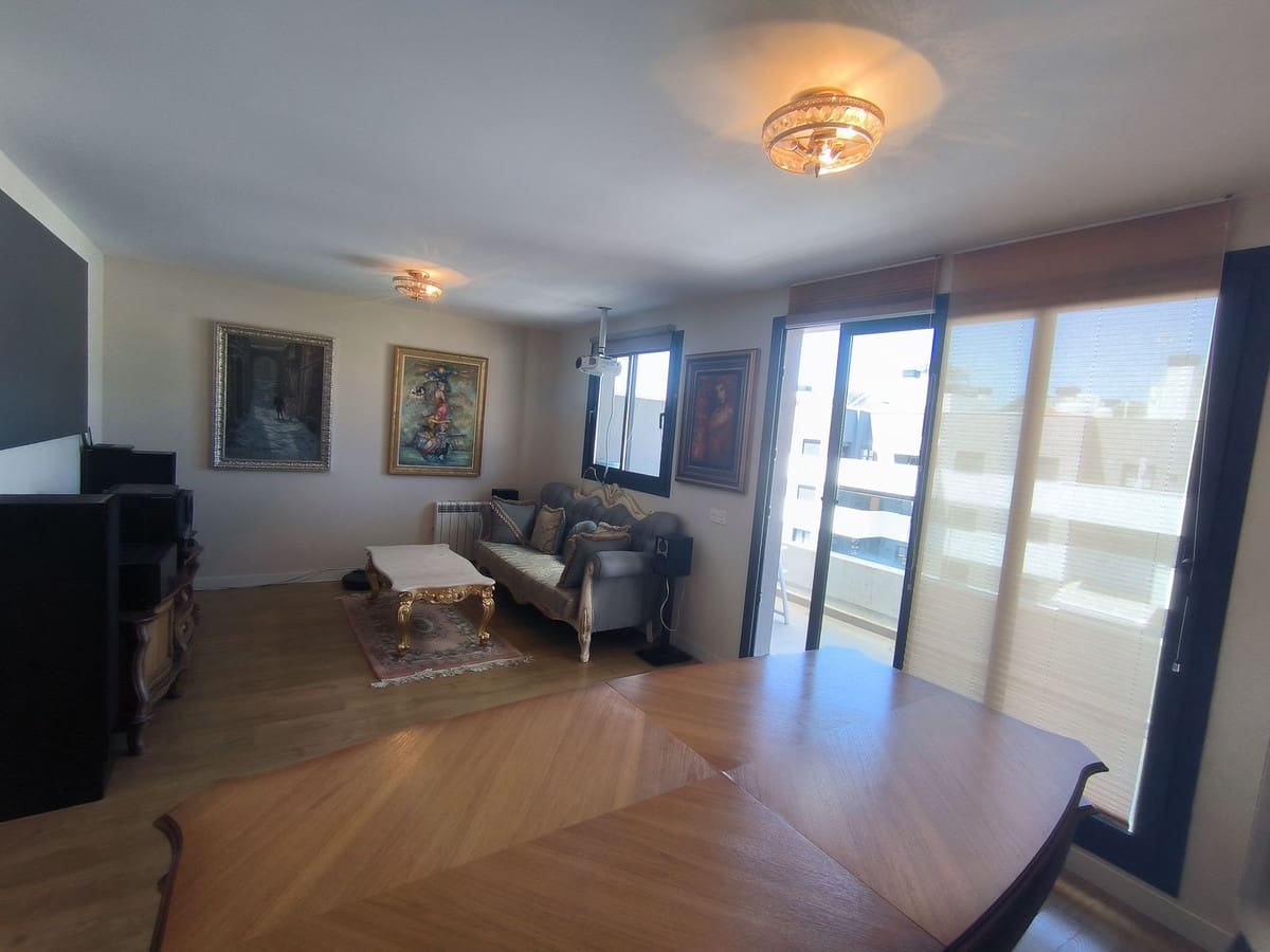 3 bedroom Penthouse for sale in Estepona with pool garage - € 700,000 (Ref: 9539918)