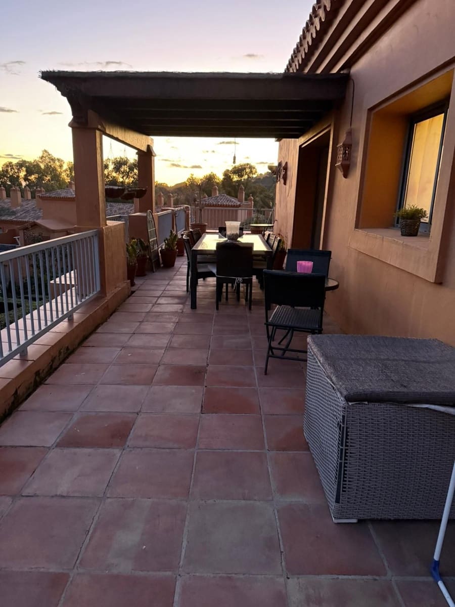 3 makuuhuone Kattohuoneisto myytävänä paikassa Estepona - 700 000 € (Ref: 9539919)