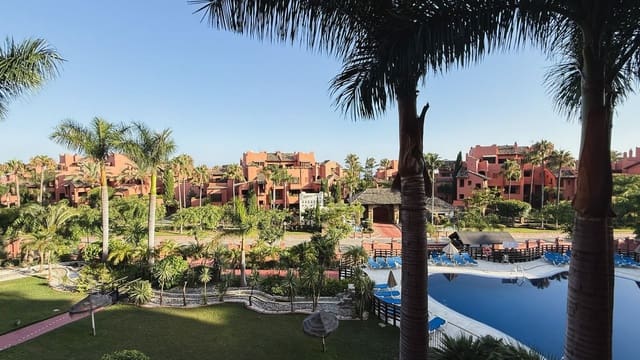 3 bedroom Apartment for sale in Centro, Estepona with pool - € 715,000 (Ref: 9539922)