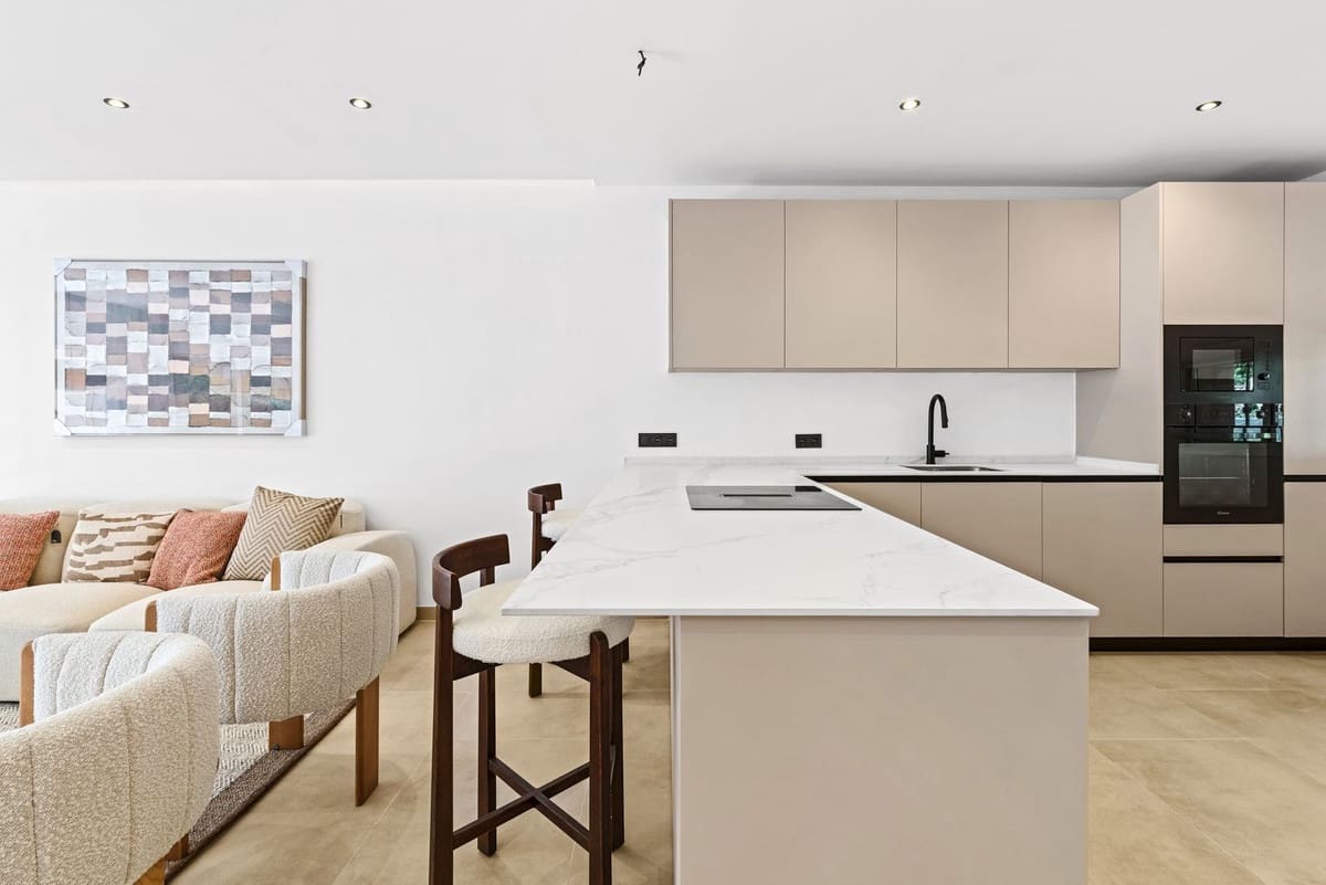 3 soverom Leilighet til salgs i Nueva Andalucia med svømmebasseng - € 725 000 (Ref: 9539930)