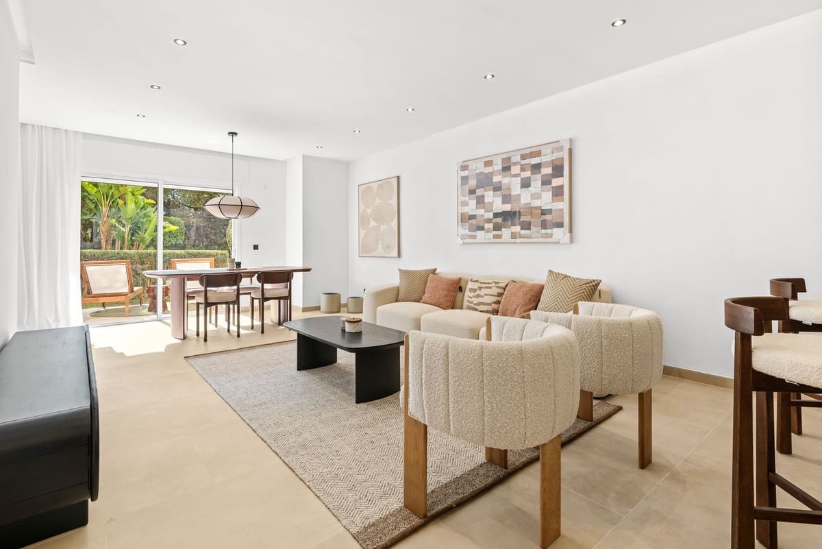 3 soverom Leilighet til salgs i Nueva Andalucia med svømmebasseng - € 725 000 (Ref: 9539930)