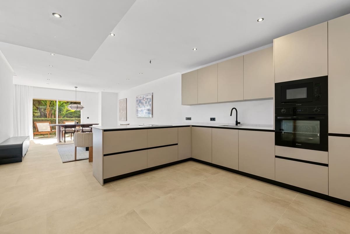 3 soverom Leilighet til salgs i Nueva Andalucia med svømmebasseng - € 725 000 (Ref: 9539930)