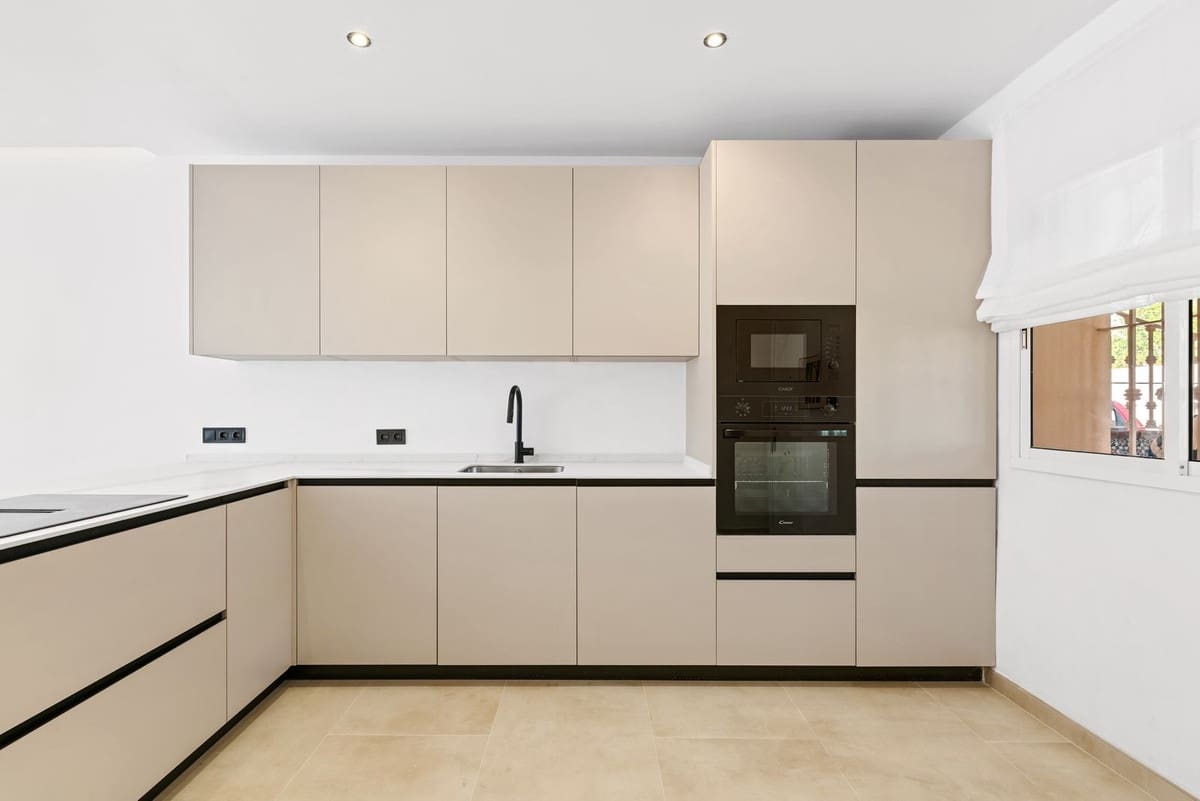 3 soverom Leilighet til salgs i Nueva Andalucia med svømmebasseng - € 725 000 (Ref: 9539930)