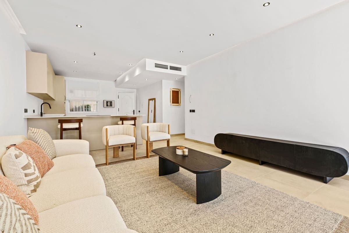 3 soverom Leilighet til salgs i Nueva Andalucia med svømmebasseng - € 725 000 (Ref: 9539930)