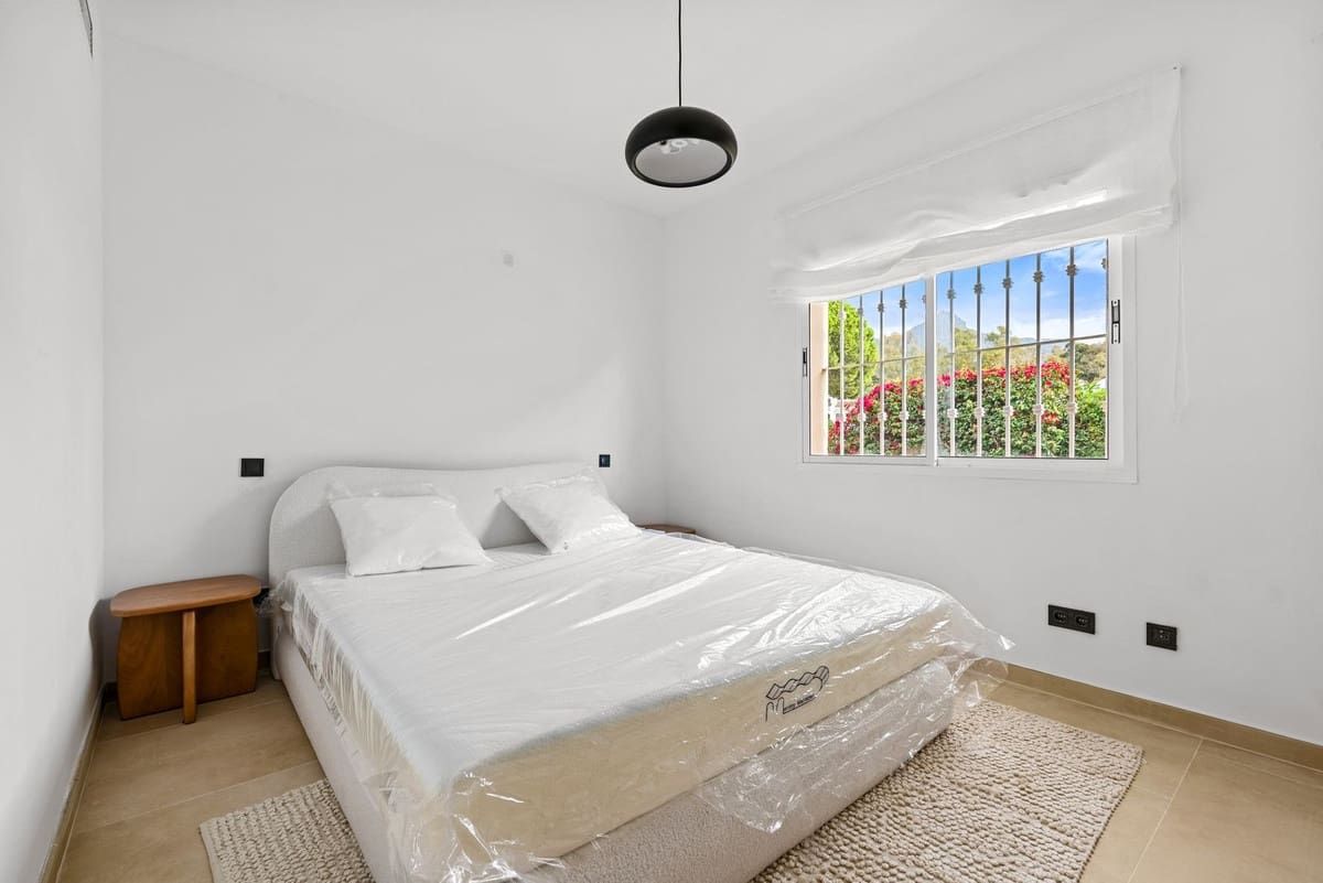 3 soverom Leilighet til salgs i Nueva Andalucia med svømmebasseng - € 725 000 (Ref: 9539930)