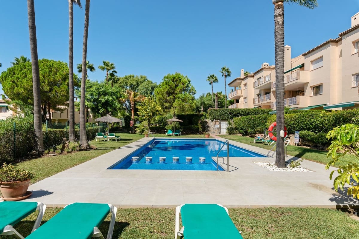 3 soverom Leilighet til salgs i Nueva Andalucia med svømmebasseng - € 725 000 (Ref: 9539930)