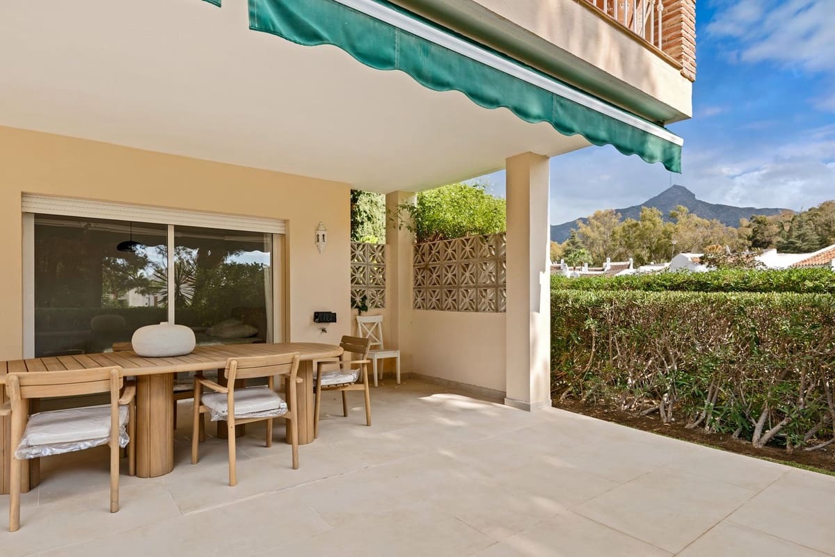 3 soverom Leilighet til salgs i Nueva Andalucia med svømmebasseng - € 725 000 (Ref: 9539930)