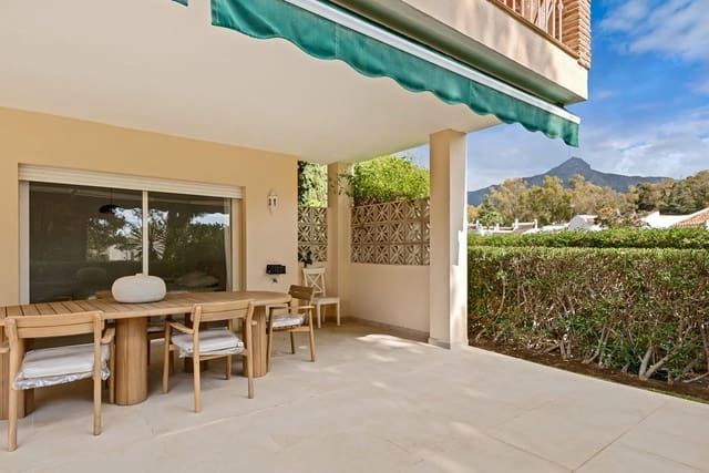 3 soveværelse Lejlighed til salg i La Dama de Noche - La Alzambra, Marbella med swimmingpool - € 725.000 (Ref: 9539930)