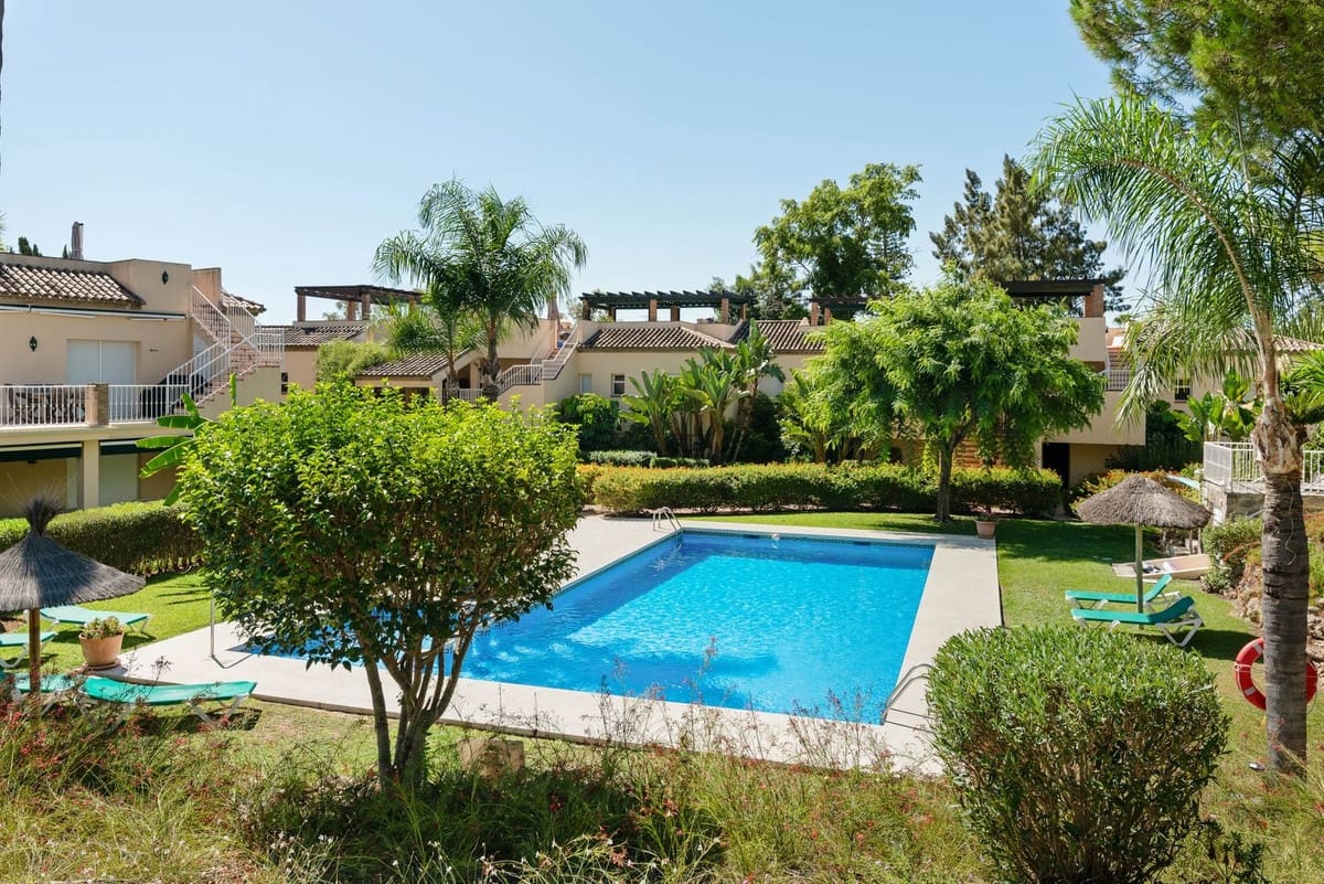 3 soverom Leilighet til salgs i Nueva Andalucia med svømmebasseng - € 725 000 (Ref: 9539930)