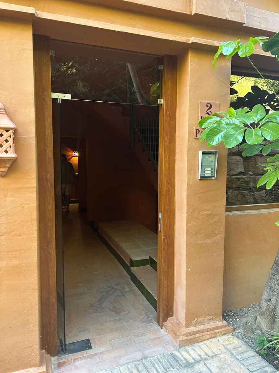 3 quarto Apartamento para venda em Benahavis com piscina - 730 000 € (Ref: 9539937)