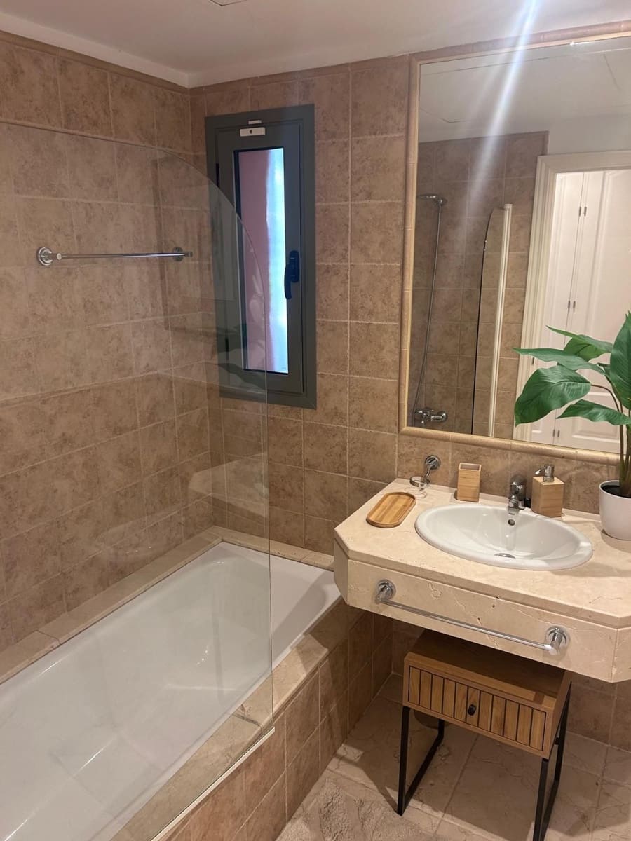 3 quarto Apartamento para venda em Benahavis com piscina - 730 000 € (Ref: 9539937)