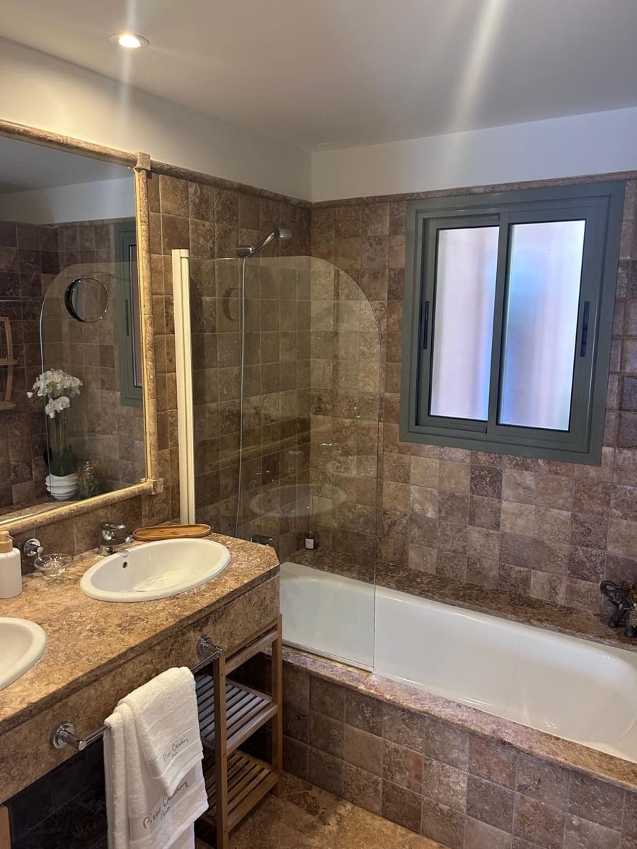 3 quarto Apartamento para venda em Benahavis com piscina - 730 000 € (Ref: 9539937)