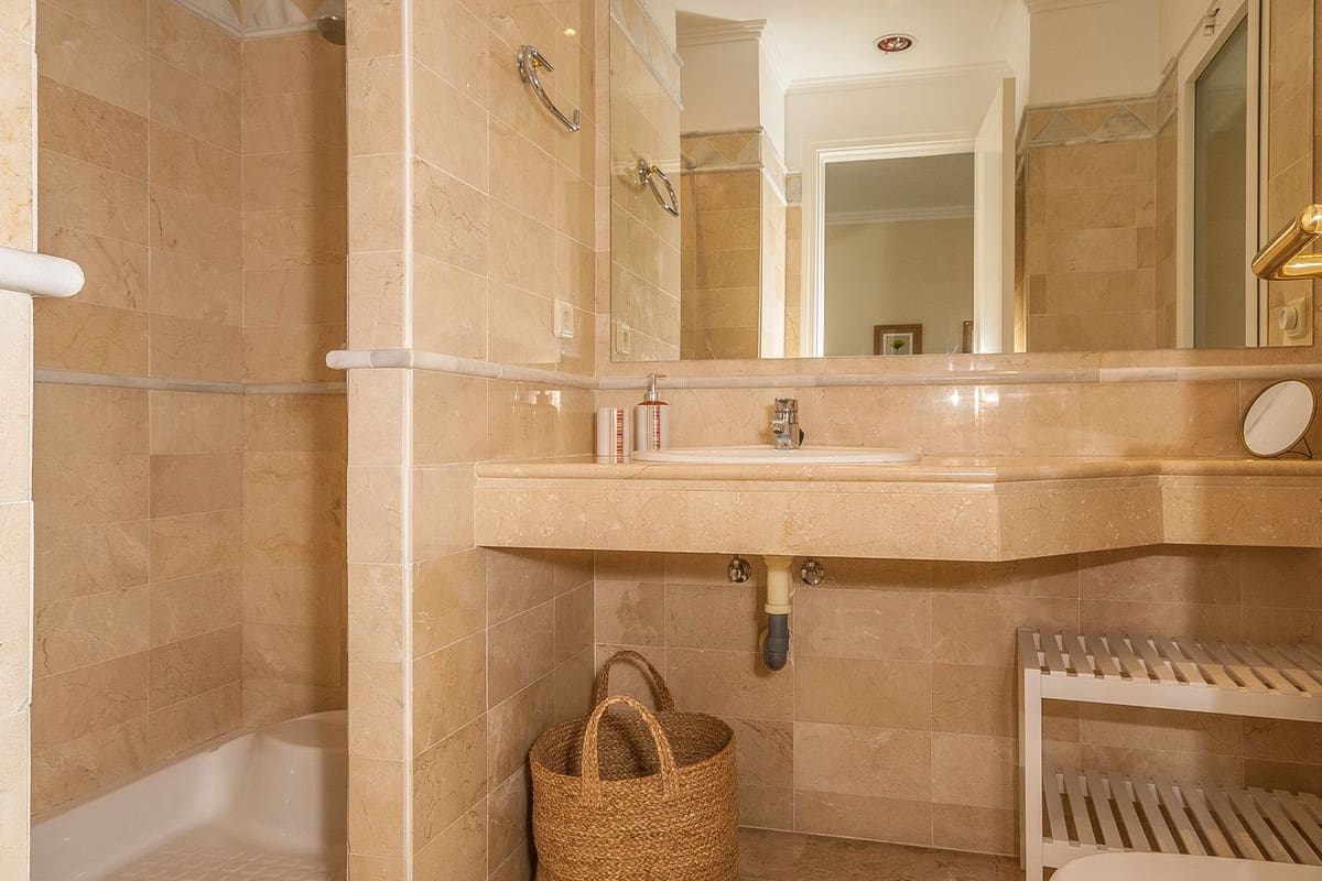 Apartamento de 3 habitaciones en Elviria en venta con piscina garaje - 735.000 € (Ref: 9539940)