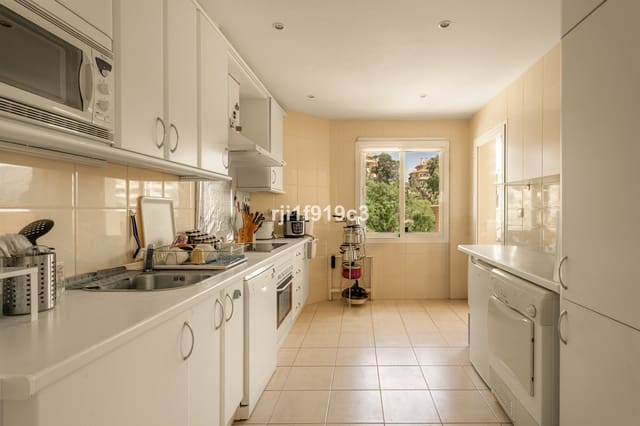 Apartamento de 3 habitaciones en Elviria, Marbella en venta con piscina - 745.000 € (Ref: 9539946)