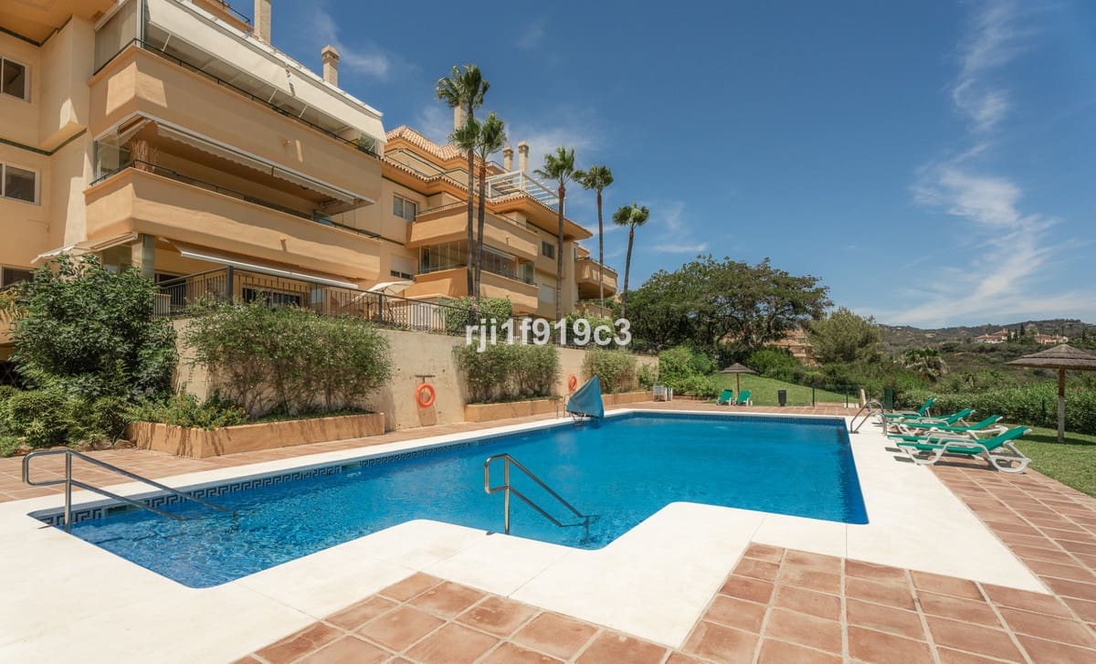 Apartamento de 3 habitaciones en Elviria en venta con piscina - 745.000 € (Ref: 9539946)