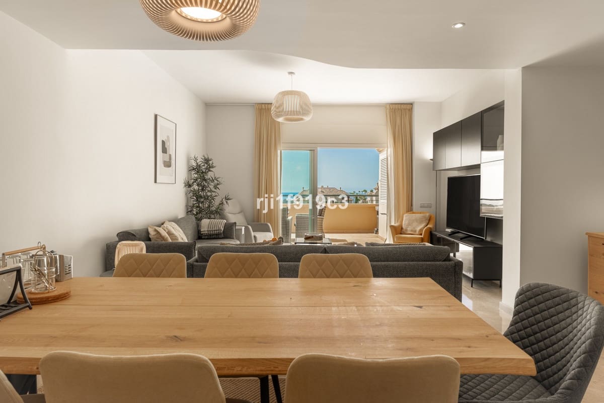 Apartamento de 3 habitaciones en Elviria en venta con piscina - 745.000 € (Ref: 9539946)