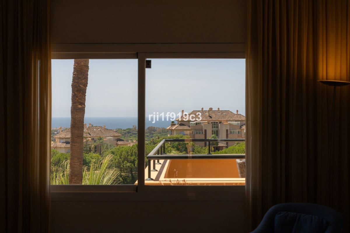 Apartamento de 3 habitaciones en Elviria en venta con piscina - 745.000 € (Ref: 9539946)