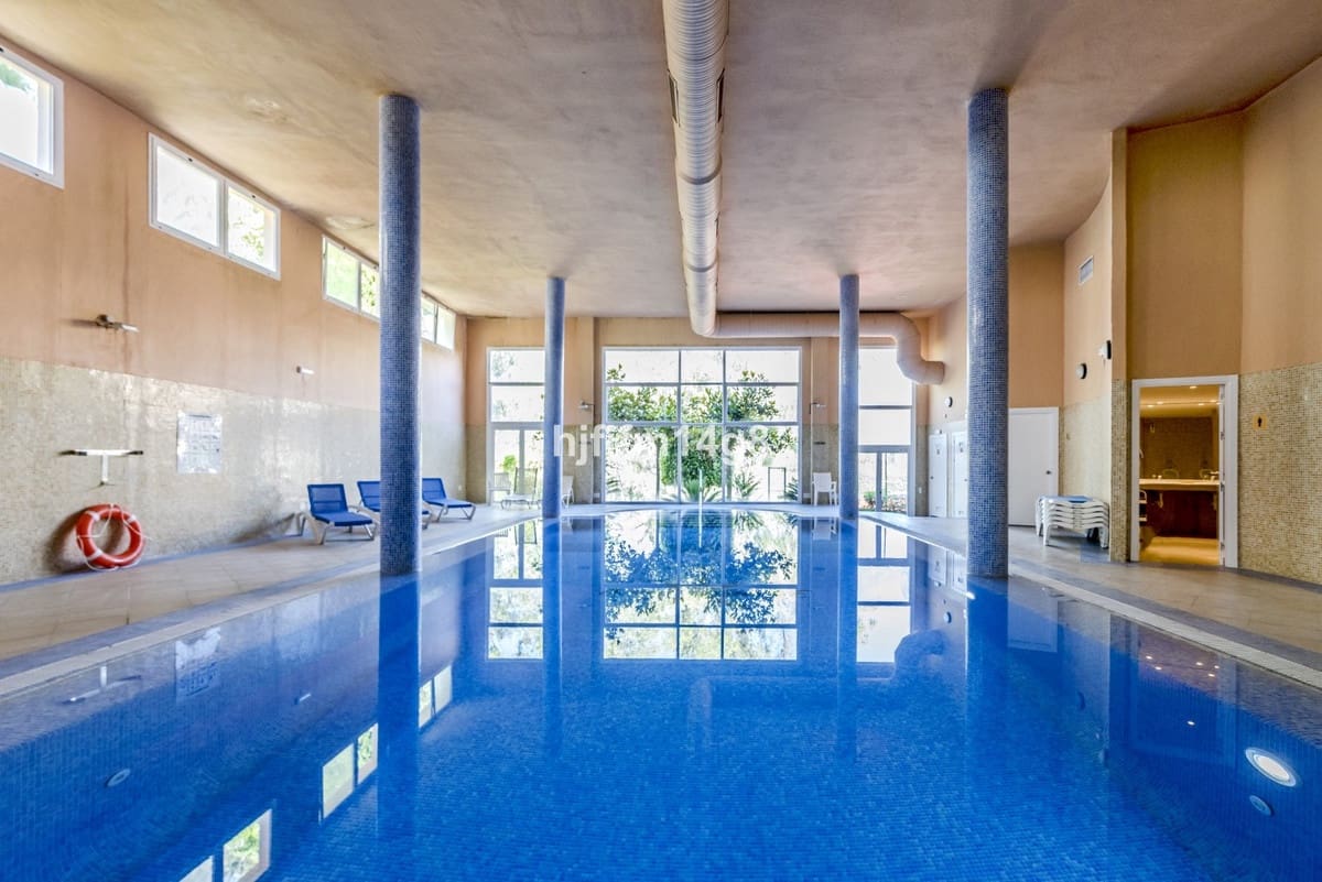 2 bedroom Apartment for sale in Nueva Andalucia with pool - € 750,000 (Ref: 9539948)