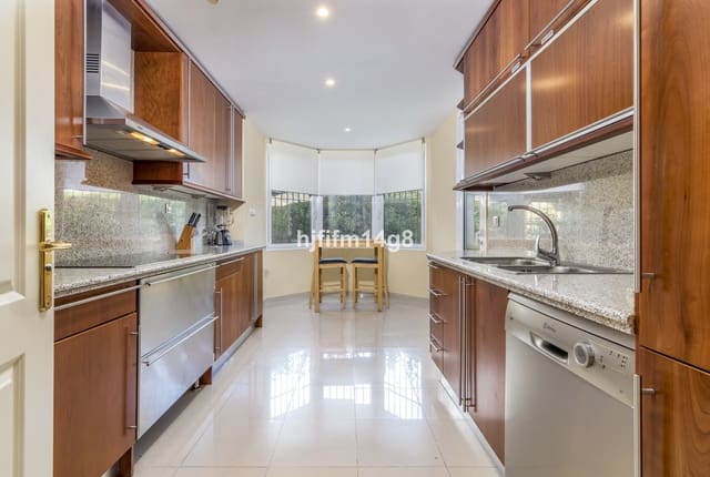 2 quarto Apartamento para venda em La Dama de Noche - La Alzambra, Marbella com piscina - 750 000 € (Ref: 9539948)