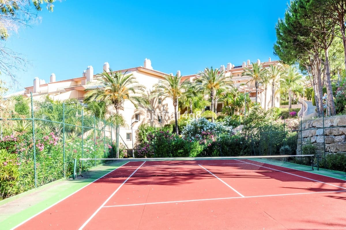 2 bedroom Apartment for sale in Nueva Andalucia with pool - € 750,000 (Ref: 9539948)