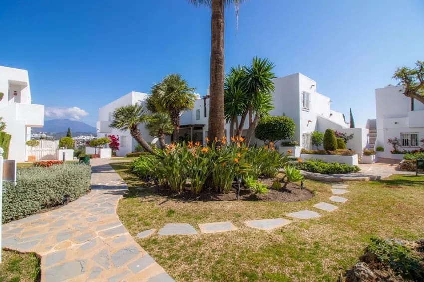 3 soveværelse Lejlighed til salg i Nueva Andalucia med swimmingpool - € 750.000 (Ref: 9539954)