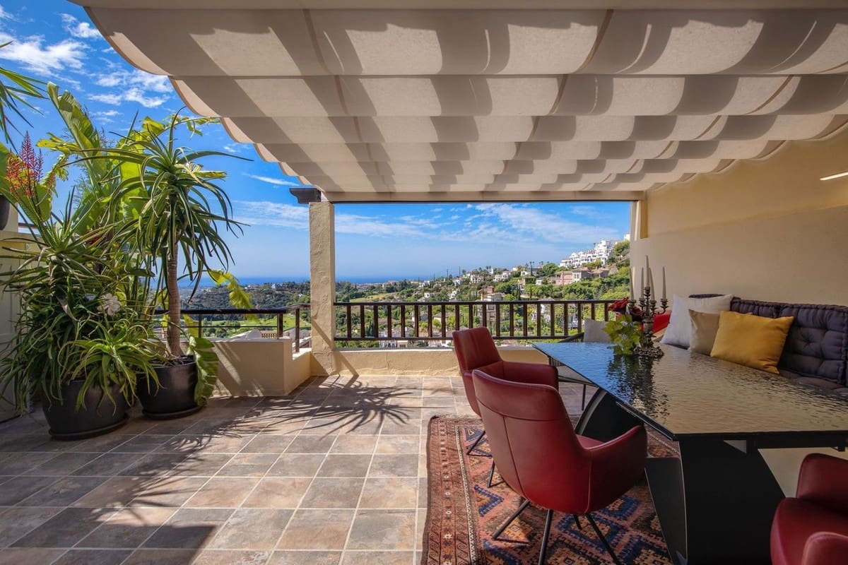 1 sypialnia Penthouse na sprzedaż w Benahavis z basenem - 750 000 € (Ref: 9539955)