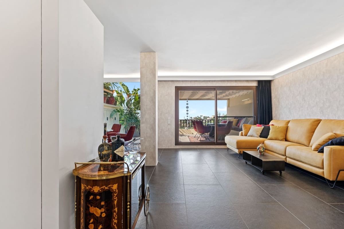 1 sypialnia Penthouse na sprzedaż w Benahavis z basenem - 750 000 € (Ref: 9539955)