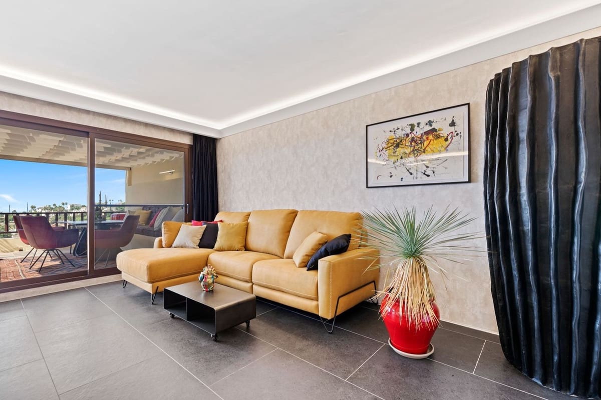 1 sypialnia Penthouse na sprzedaż w Benahavis z basenem - 750 000 € (Ref: 9539955)