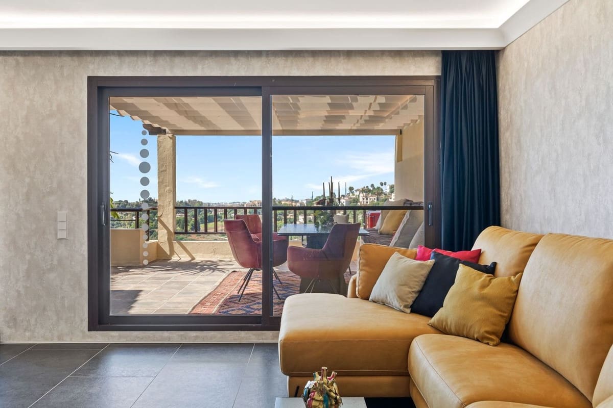 1 sypialnia Penthouse na sprzedaż w Benahavis z basenem - 750 000 € (Ref: 9539955)