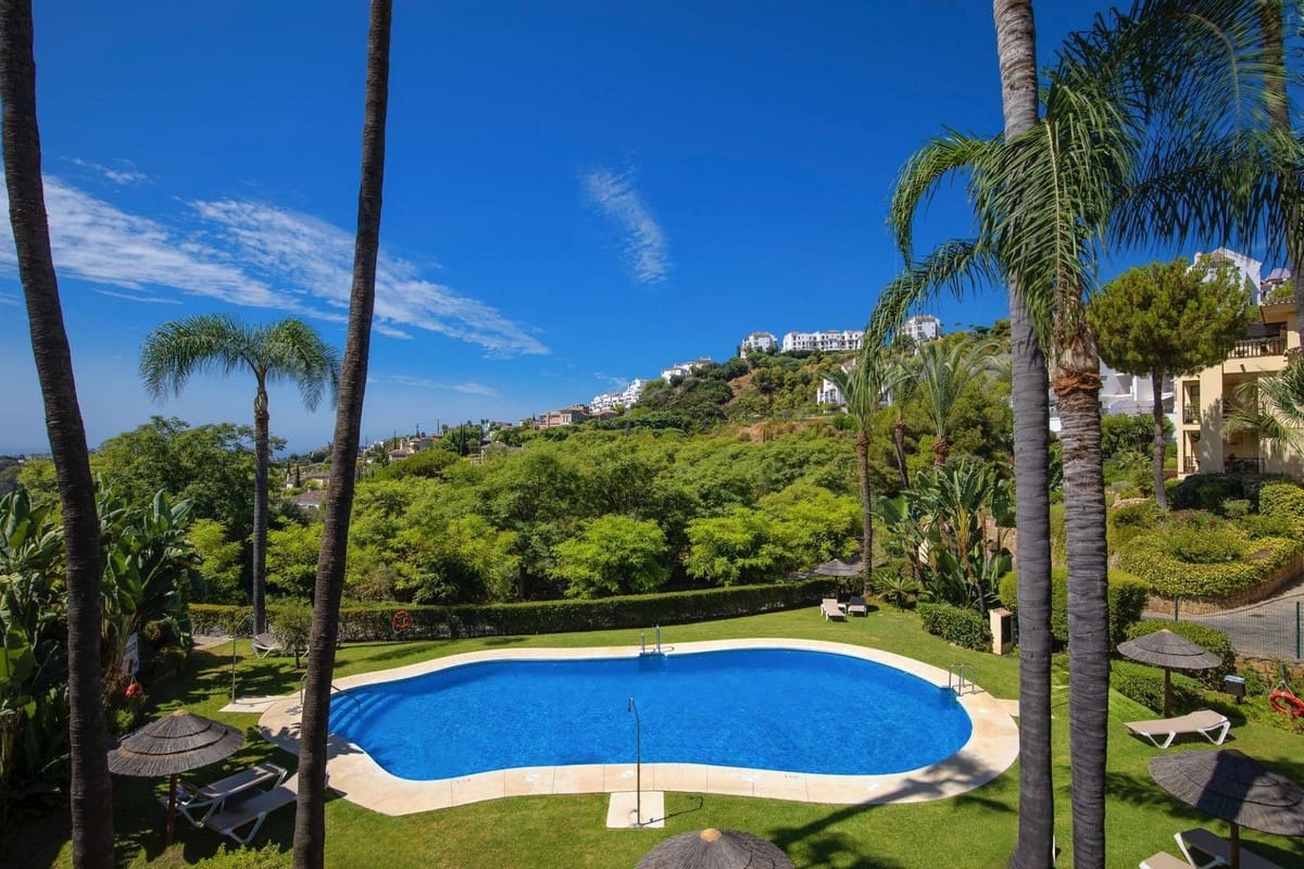 1 sypialnia Penthouse na sprzedaż w Benahavis z basenem - 750 000 € (Ref: 9539955)