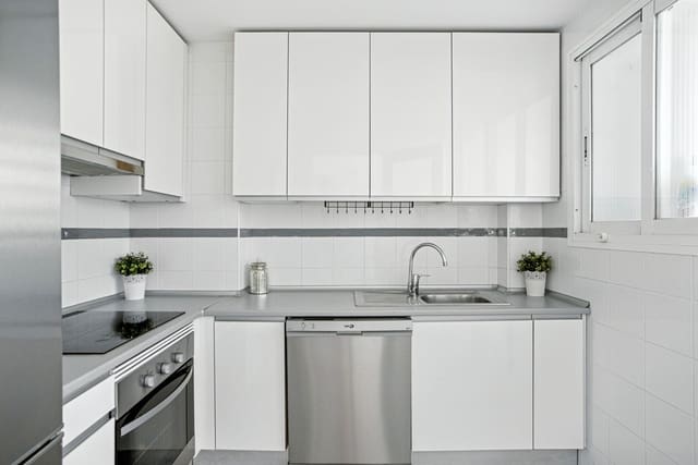 3 quarto Penthouse para venda em Golden Mile, Marbella com piscina - 750 000 € (Ref: 9539956)