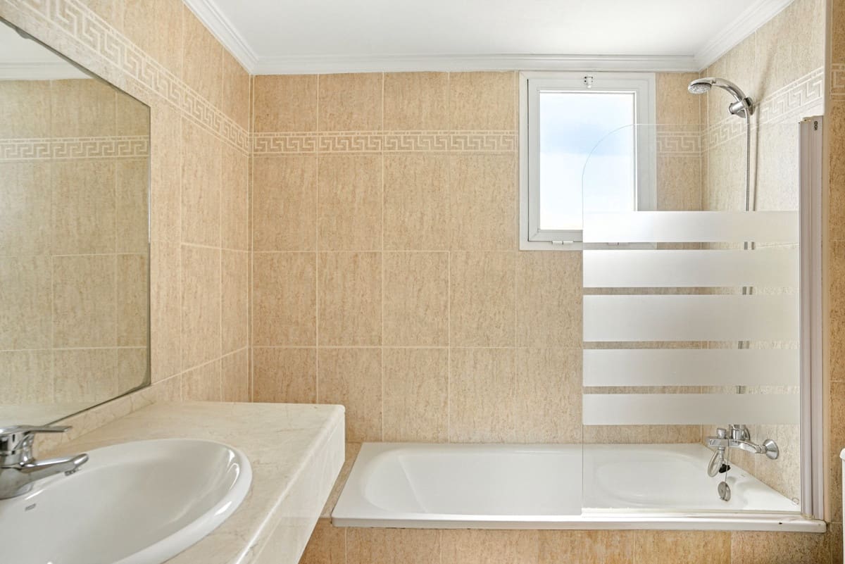 3 quarto Penthouse para venda em Golden Mile com piscina - 750 000 € (Ref: 9539956)