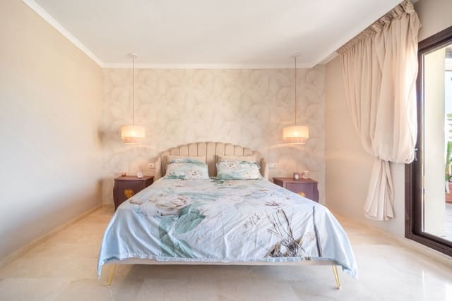 3 quarto Penthouse para venda em La Quinta, Benahavís com piscina - 750 000 € (Ref: 9539957)