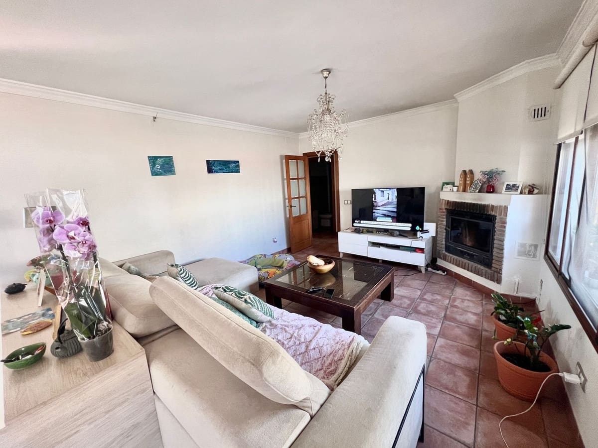 4 soveværelse Villa til salg i Nueva Andalucia med swimmingpool - € 750.000 (Ref: 9539959)