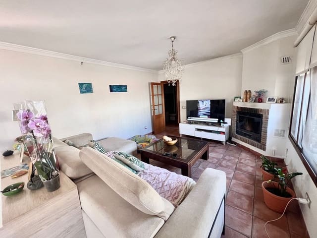 4 soveværelse Villa til salg i La Dama de Noche - La Alzambra, Marbella med swimmingpool - € 750.000 (Ref: 9539959)