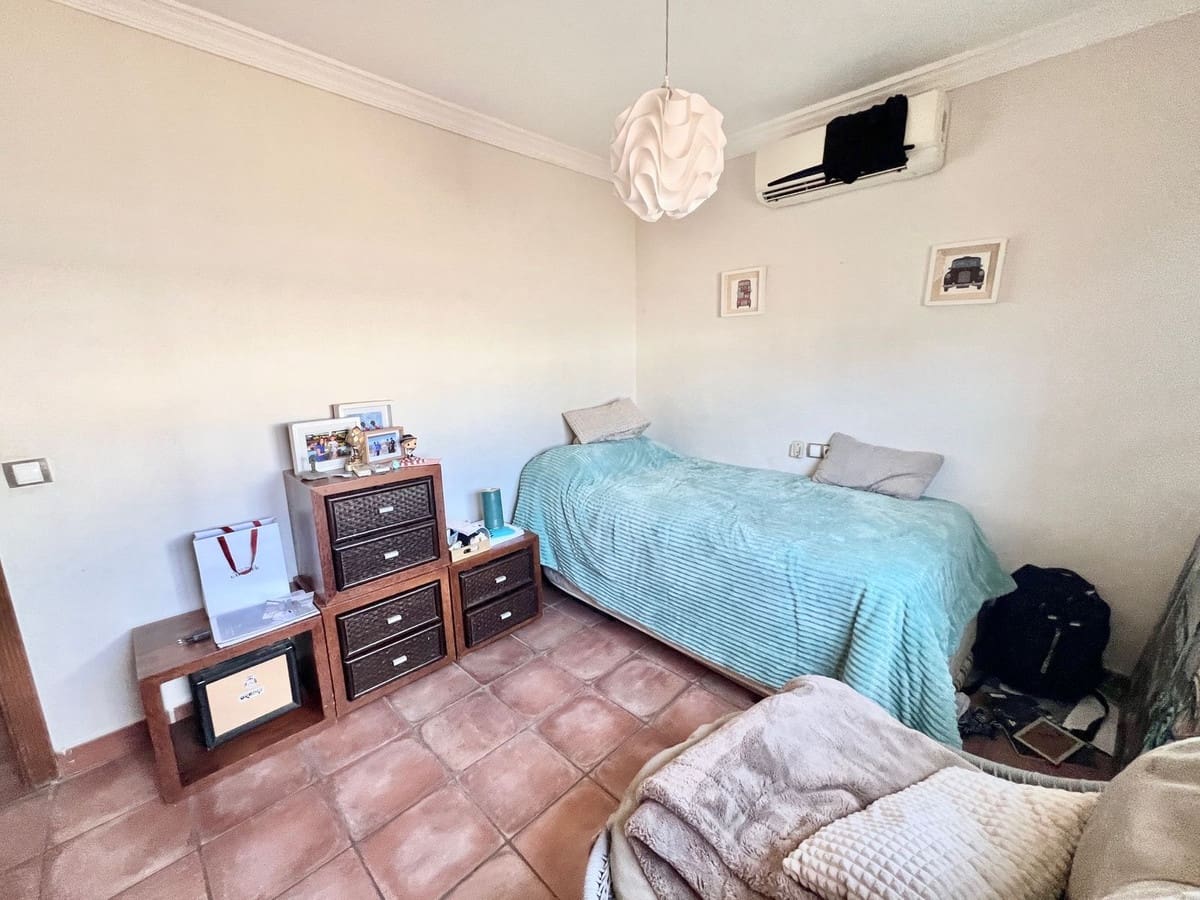 4 soveværelse Villa til salg i Nueva Andalucia med swimmingpool - € 750.000 (Ref: 9539959)