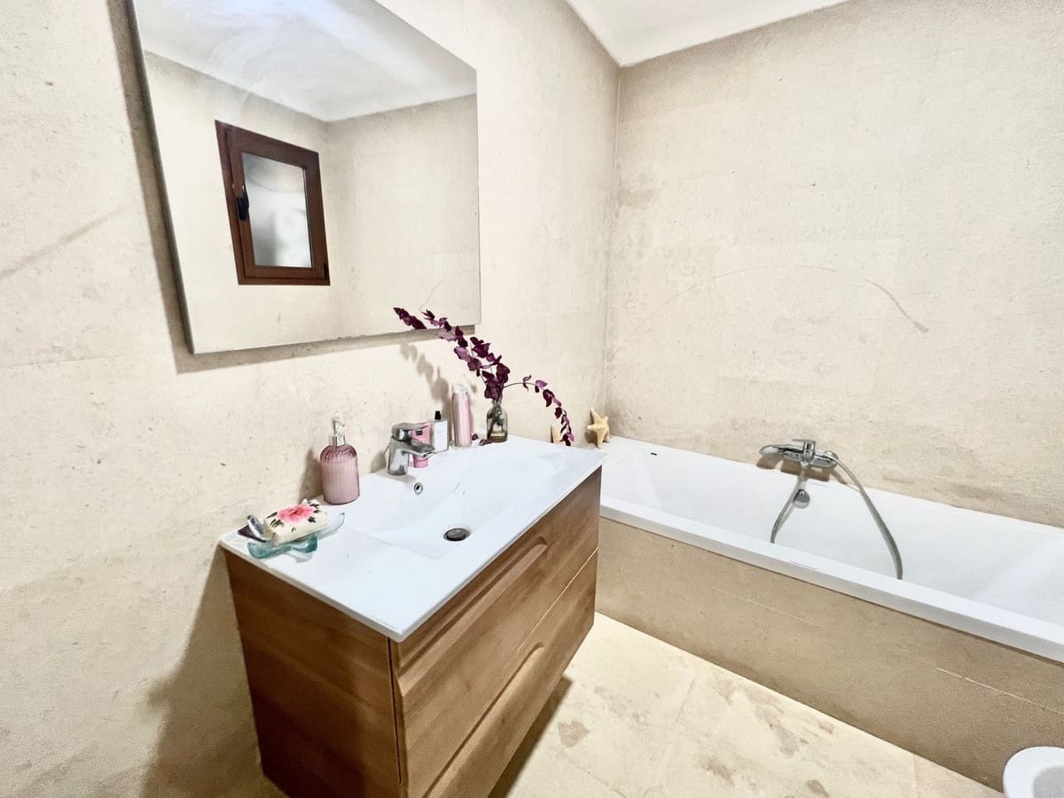 4 soveværelse Villa til salg i Nueva Andalucia med swimmingpool - € 750.000 (Ref: 9539959)