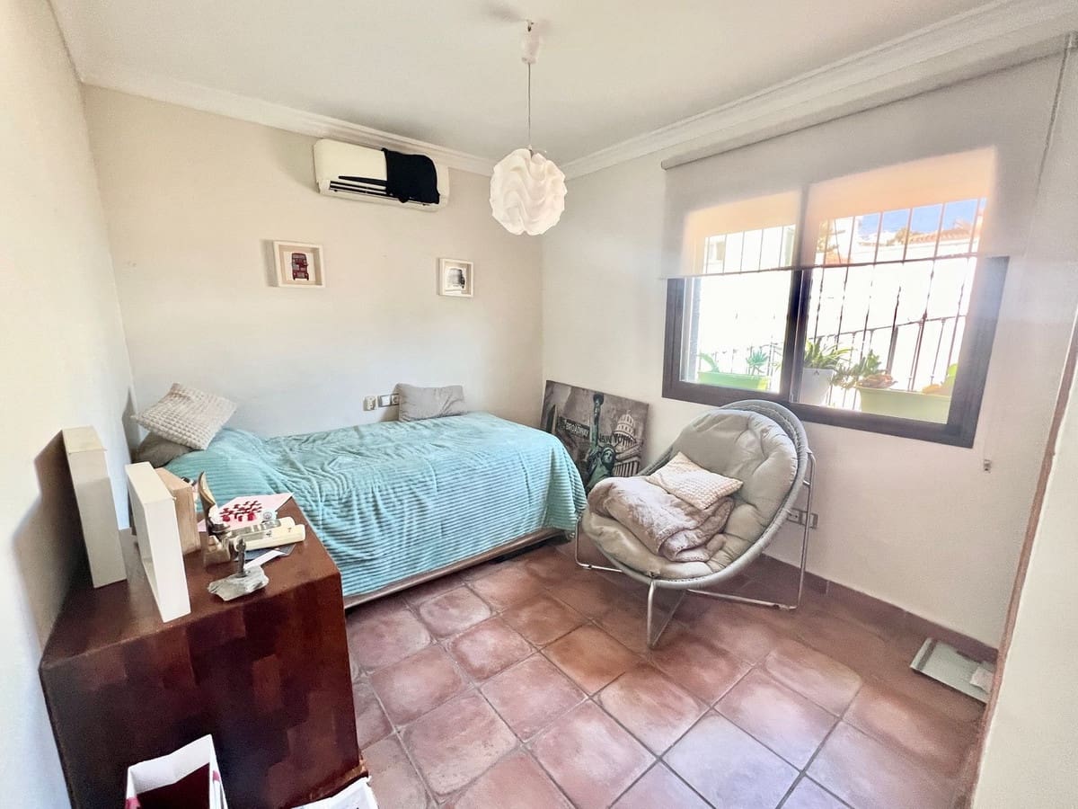 4 soveværelse Villa til salg i Nueva Andalucia med swimmingpool - € 750.000 (Ref: 9539959)