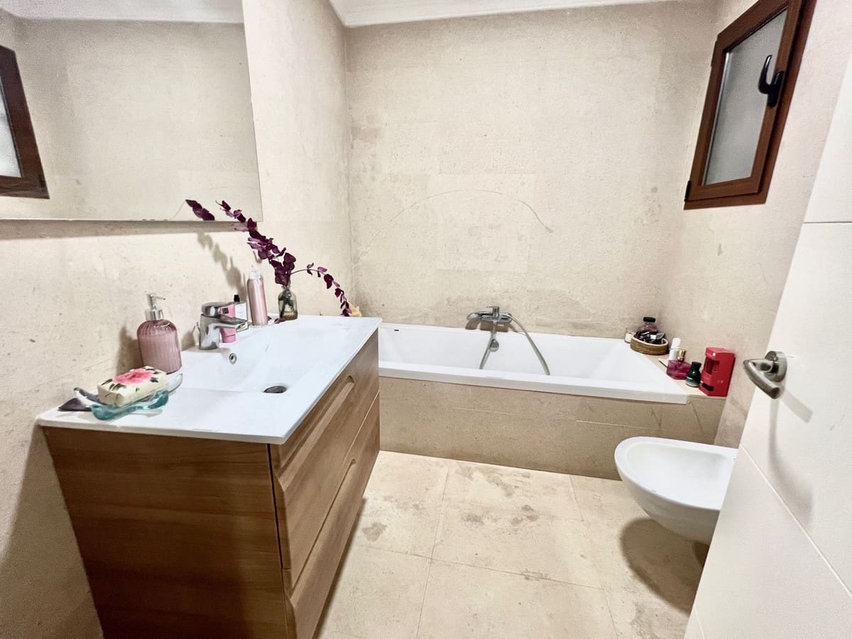 4 soveværelse Villa til salg i Nueva Andalucia med swimmingpool - € 750.000 (Ref: 9539959)