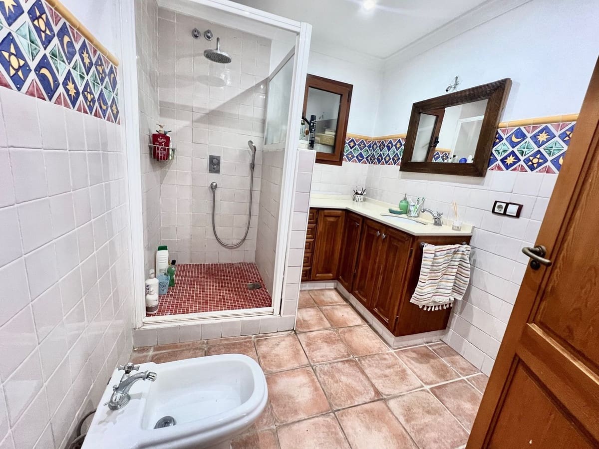 4 soveværelse Villa til salg i Nueva Andalucia med swimmingpool - € 750.000 (Ref: 9539959)