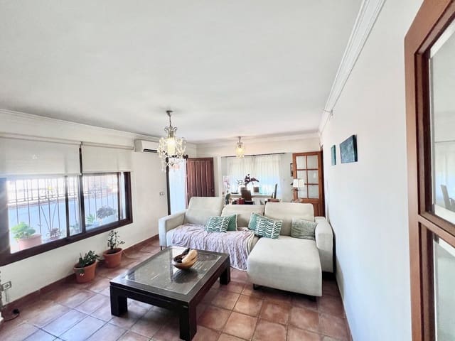 4 quarto Moradia para venda em La Dama de Noche - La Alzambra, Marbella com piscina - 795 000 € (Ref: 9539959)