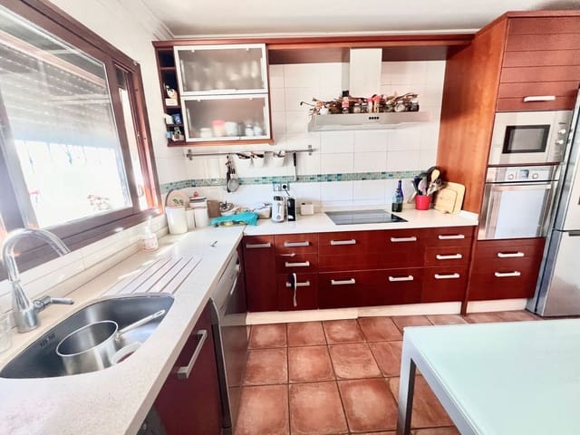 4 quarto Moradia para venda em La Dama de Noche - La Alzambra, Marbella com piscina - 795 000 € (Ref: 9539959)
