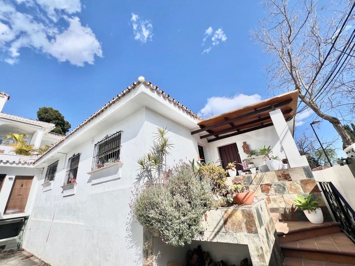 4 bedroom Villa for sale in Nueva Andalucia with pool - € 795,000 (Ref: 9539959)