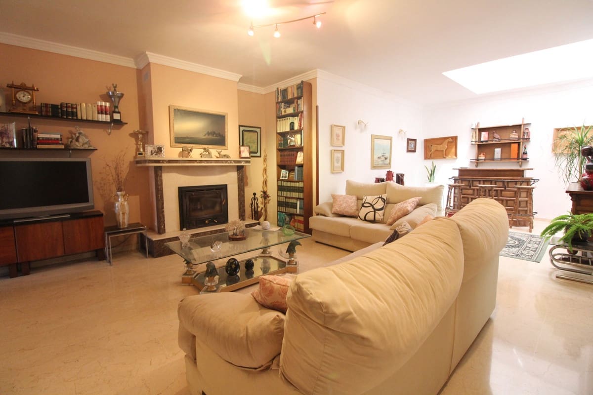 4 sovrum Villa till salu i Nueva Andalucia - 750 000 € (Ref: 9539960)