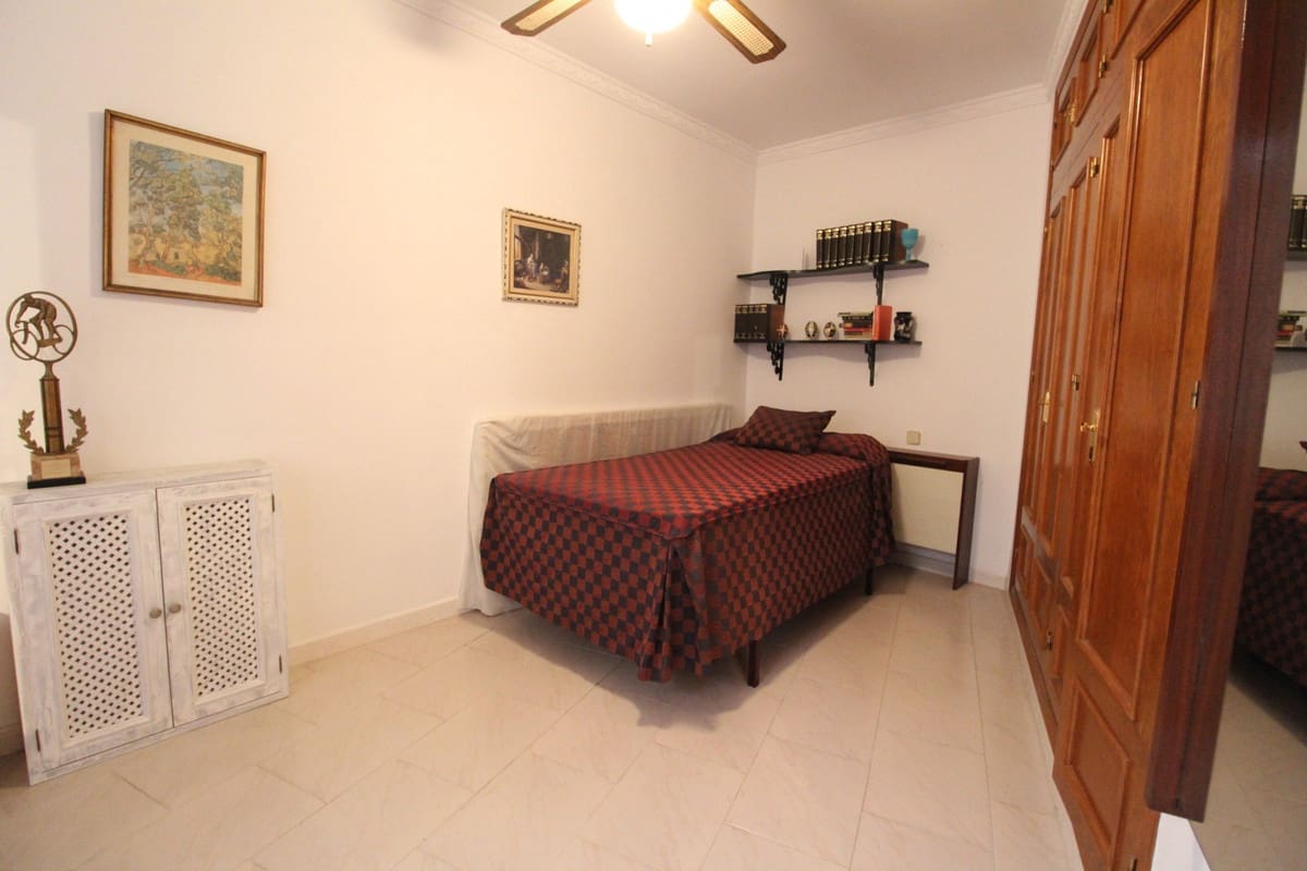 4 sovrum Villa till salu i Nueva Andalucia - 750 000 € (Ref: 9539960)