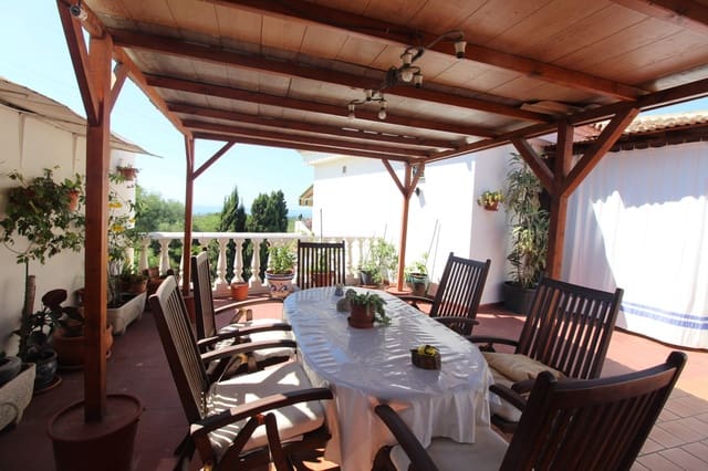 4 sovrum Villa till salu i La Dama de Noche - La Alzambra, Marbella - 750 000 € (Ref: 9539960)