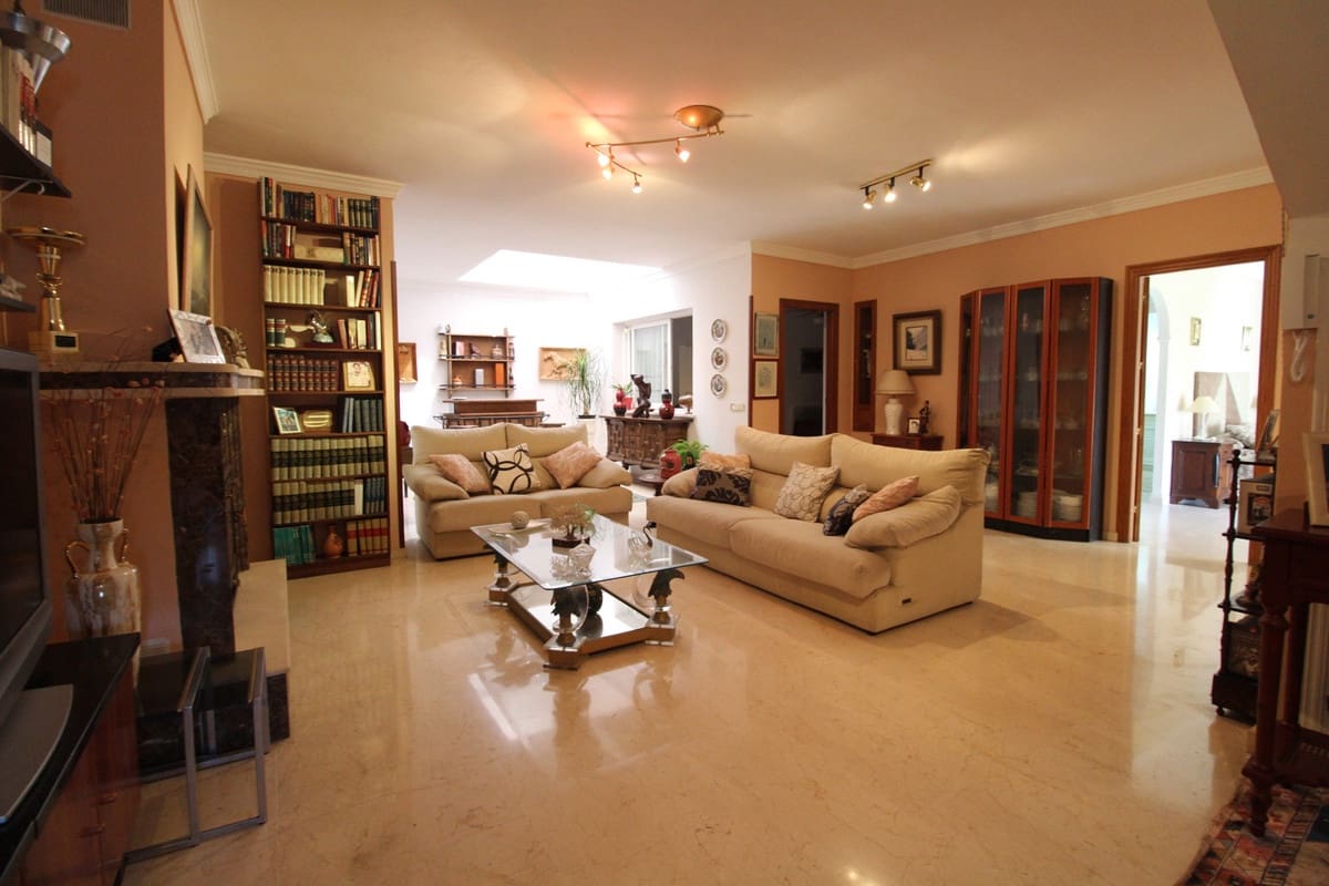 4 sovrum Villa till salu i Nueva Andalucia - 750 000 € (Ref: 9539960)