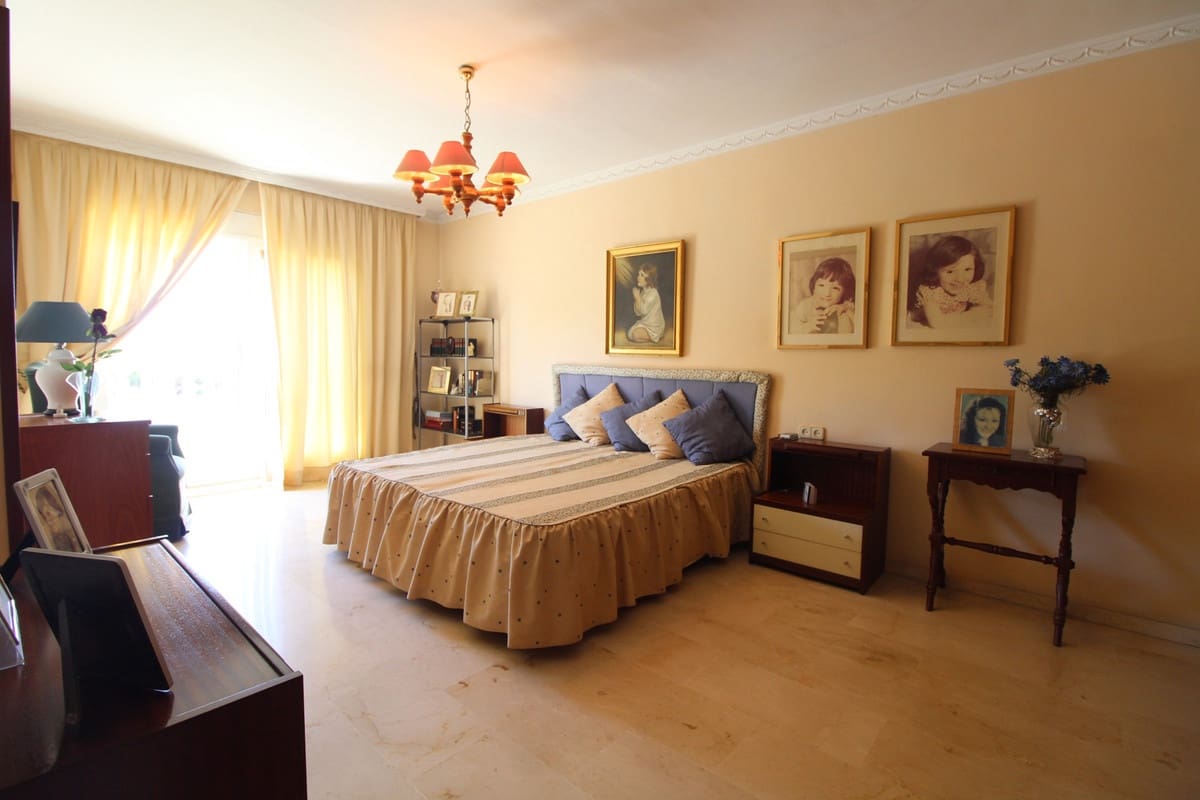 4 sovrum Villa till salu i Nueva Andalucia - 750 000 € (Ref: 9539960)