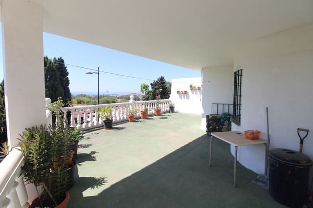 4 soveværelse Villa til salg i La Dama de Noche - La Alzambra, Marbella - € 750.000 (Ref: 9539960)